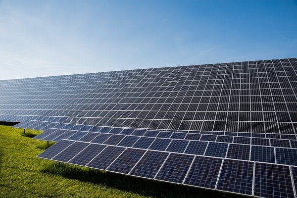 Centrale photovoltaïque au sol : transformez vos terres en économie